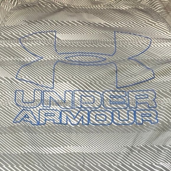 👣 5/$25 *Host Pick* Grey/White Print Tee w/ Brand Logo - Picture 2 of 2